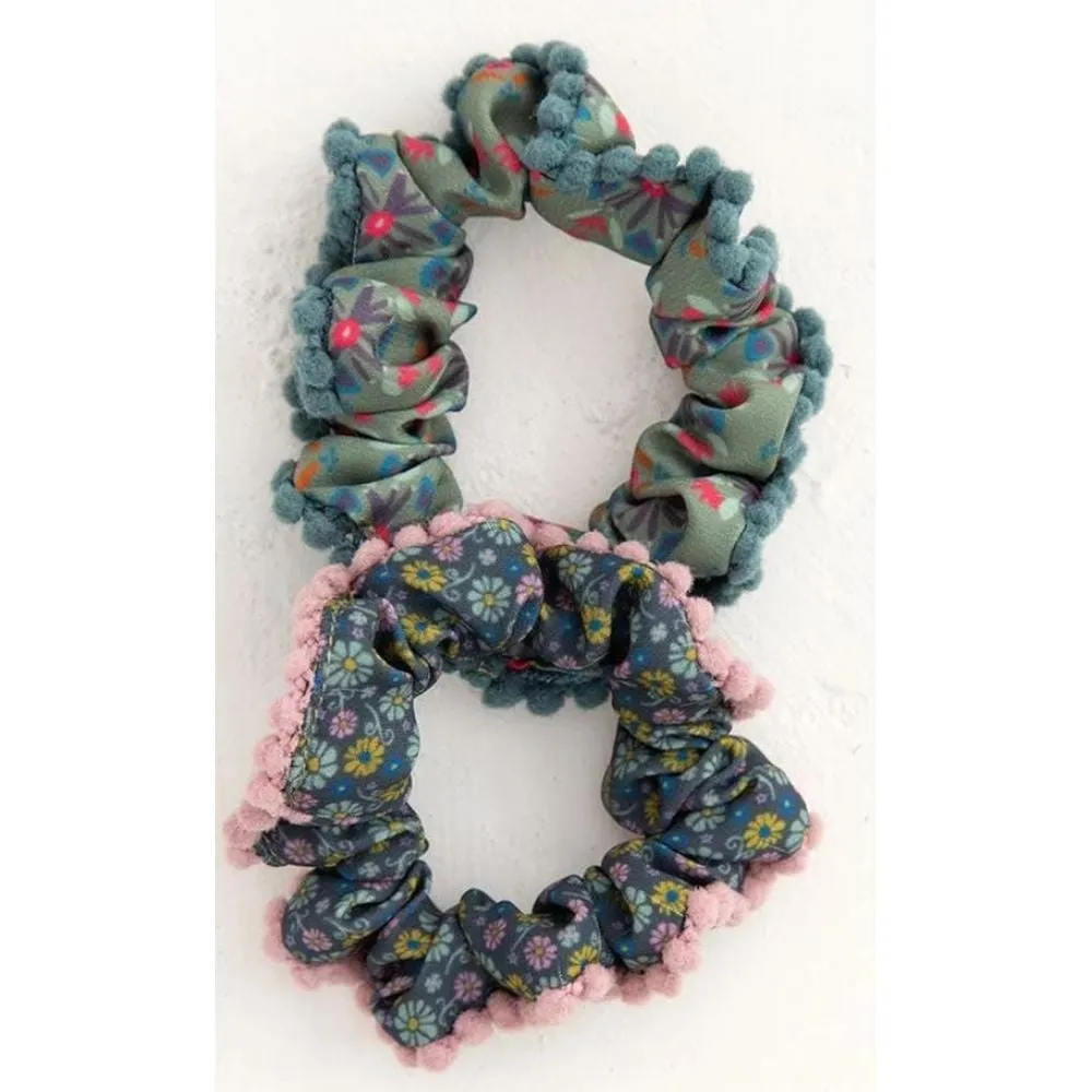 Small Pom Pom Scrunchie Set